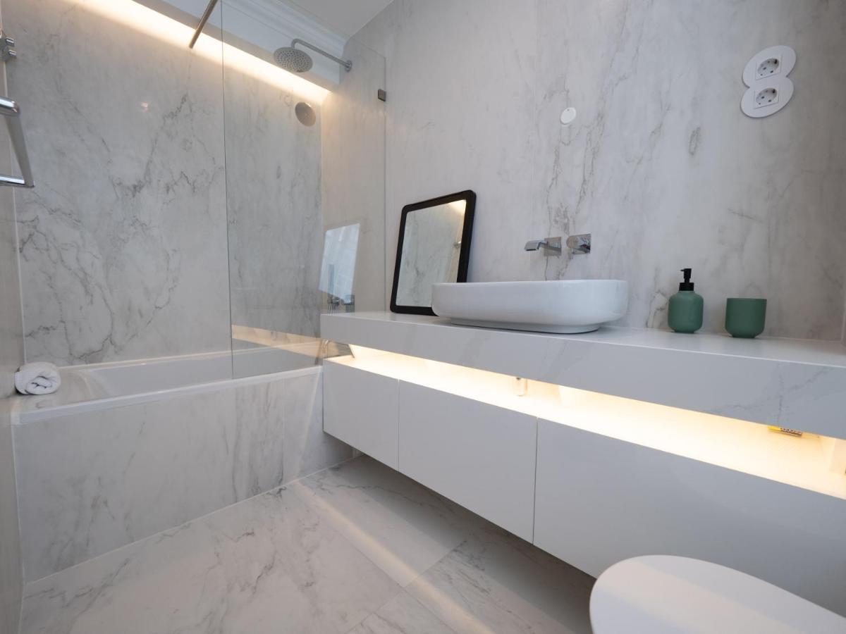 Augusta 229-5E-City Center Apt- Balcony & Elevator ลิสบอน ภายนอก รูปภาพ
